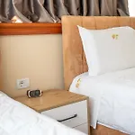 Primestay Penthouse アパート ティラナ